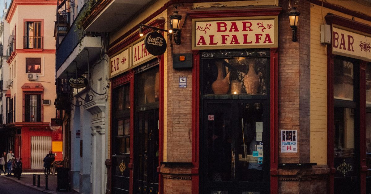 El bar de barrio en Sevilla frente a la turistificación del centro histórico