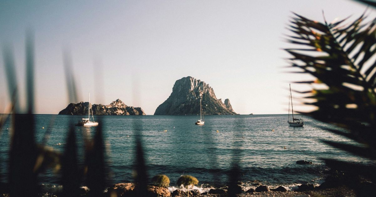 Datos del sector hostelero de Ibiza: turistas, plazas y oferta de restauración